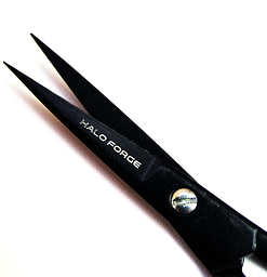 HALO TIPS CLOSE UP OF HALO SCISSORS BLADES